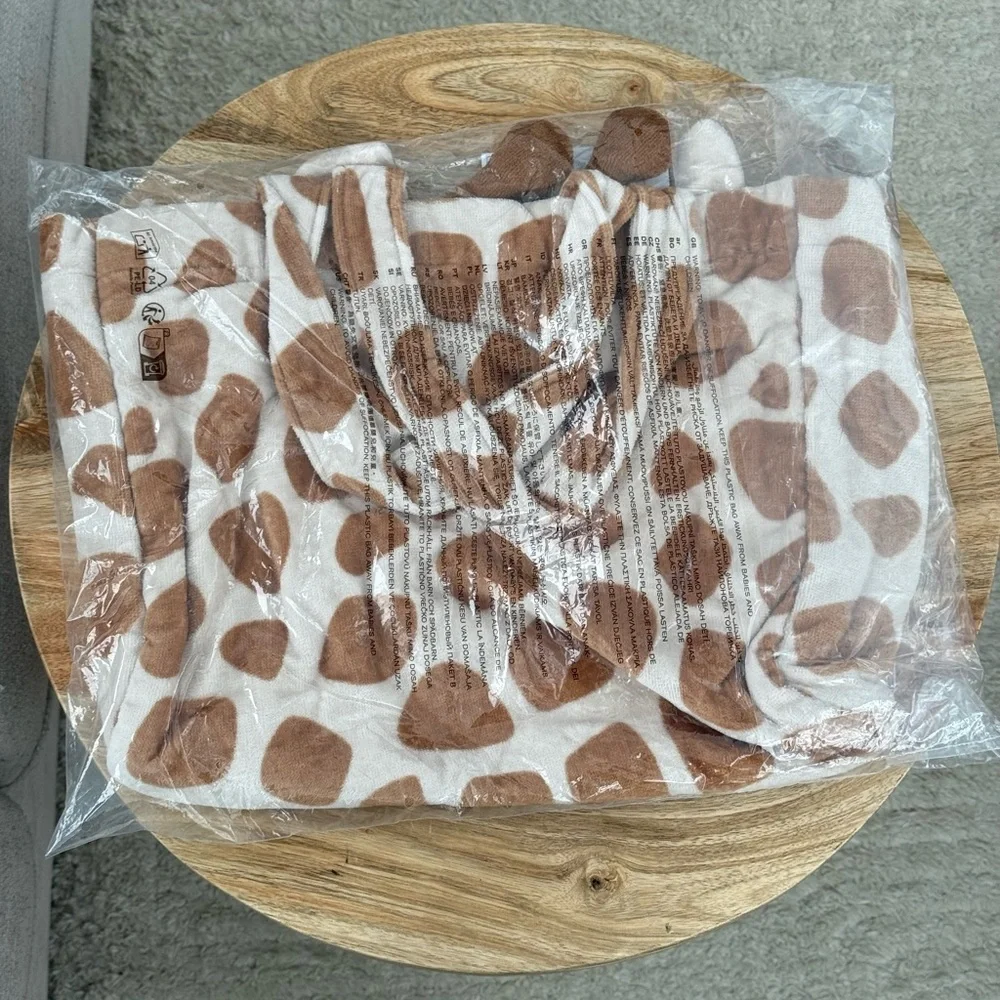 H&M Giraffe Terrycloth Beach Bag - Picture 2 of 5